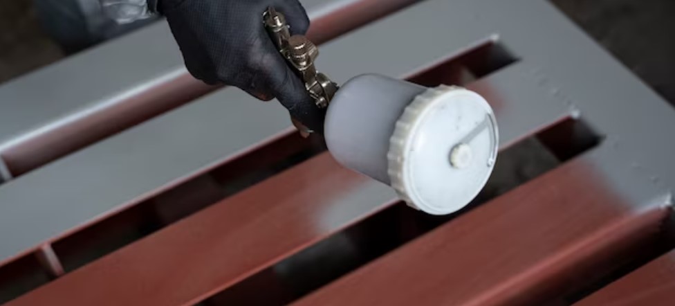 Construction varnishes and their variety